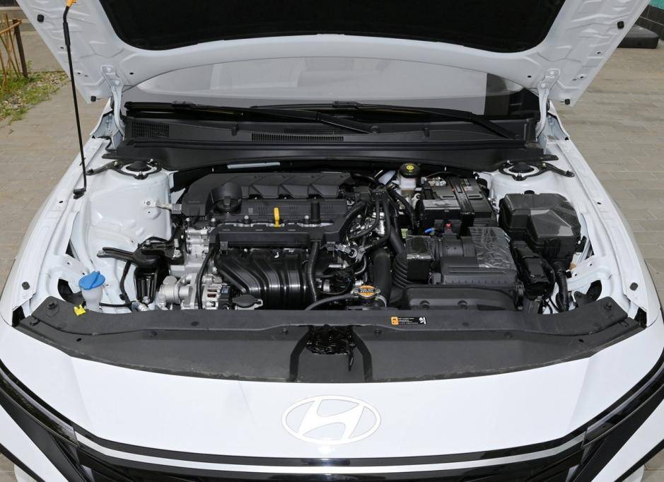 韓系車高顏值,伊蘭特造型好看,但配置卻沒太大優(yōu)勢