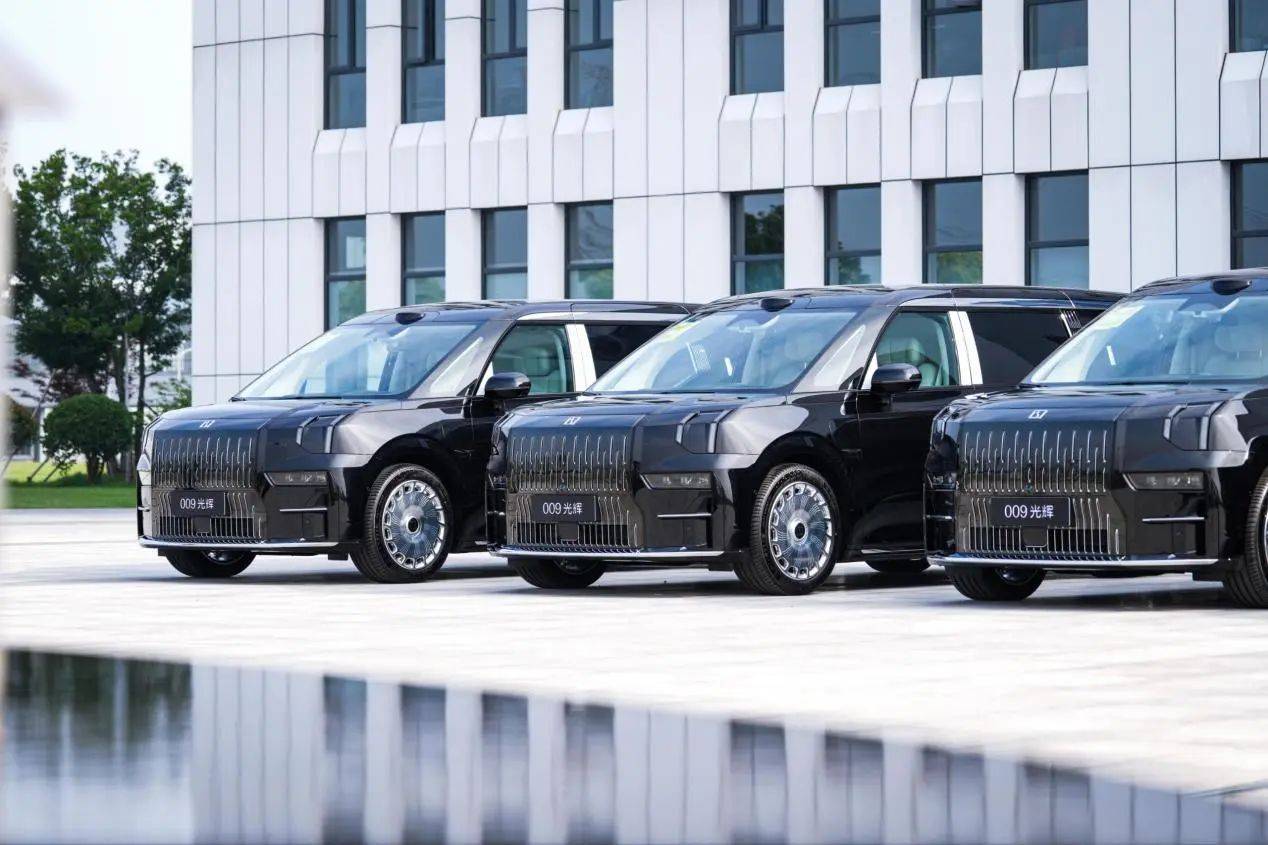 “光輝”啟程!四座超豪華旗艦極氪009光輝正式開啟交付啦