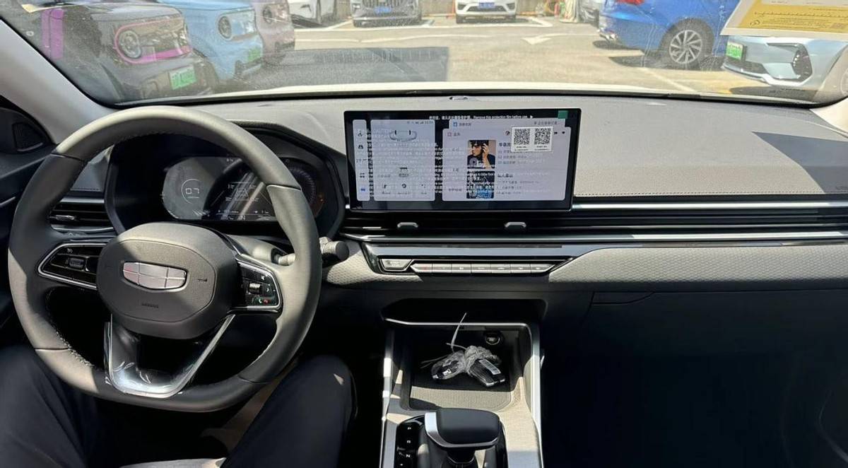 現(xiàn)款6.99萬起售,吉利新款帝豪實(shí)車曝光,外觀讓人驚喜