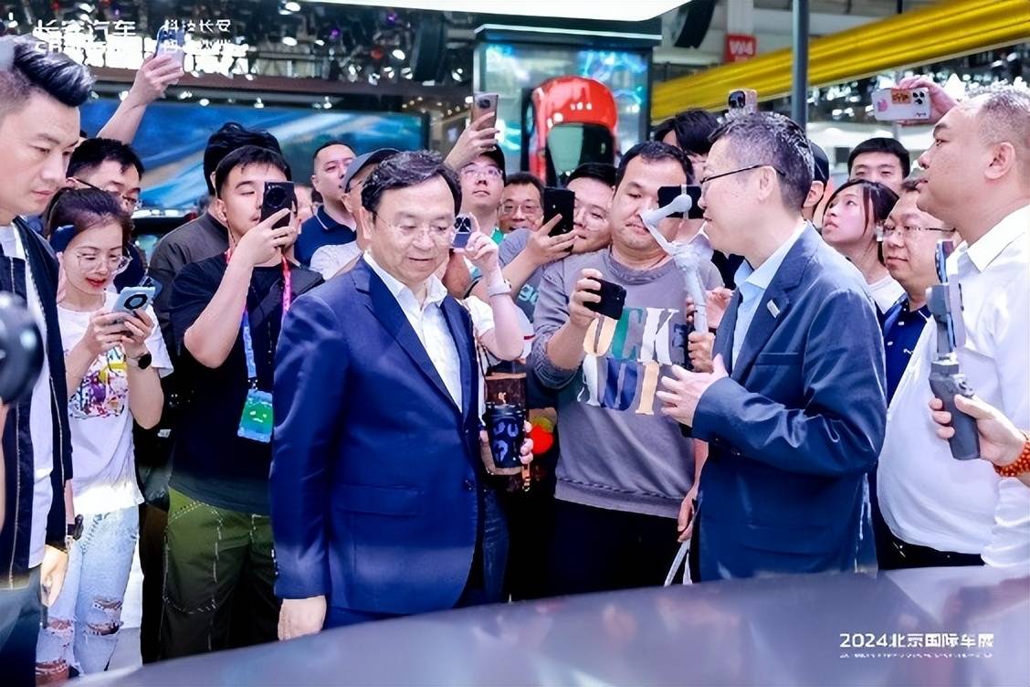 當(dāng)SUV能夠變成皮卡 長安啟源E07就不只是一輛多功能車那么簡單