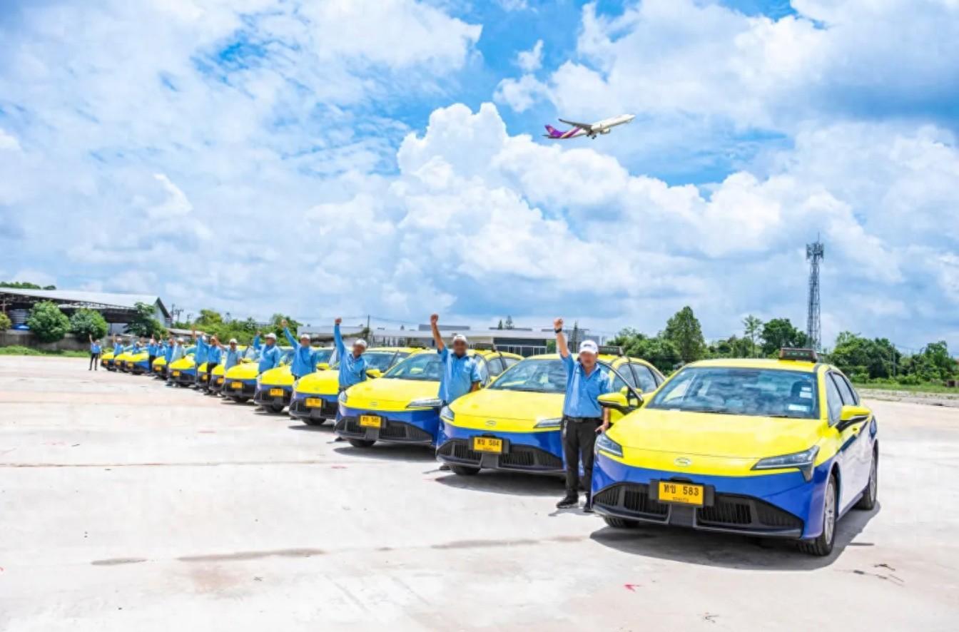 廣汽埃安向泰國孔敬國際機場交付200臺AION ES純電車型