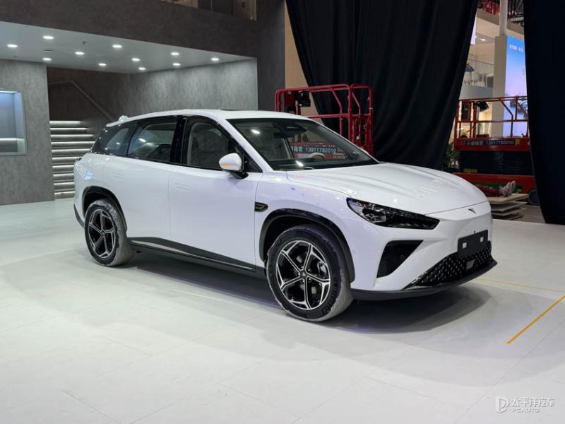 哪吒L純電版開啟預售 預售價14萬元起