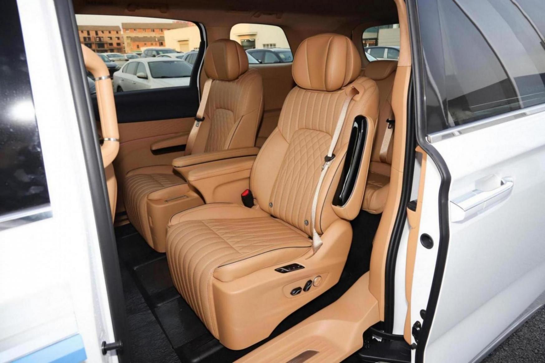 售33.99萬元起,配7座布局,零百加速僅需5.9秒,實拍嵐圖夢想家