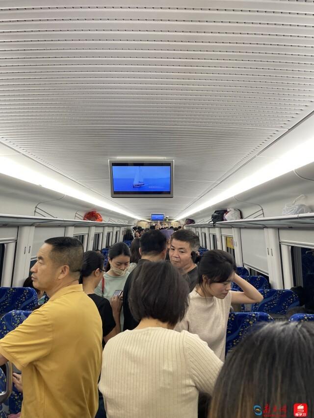 “大灣區地鐵”通車首日!記者實測:打卡市民多,實現隨到隨走