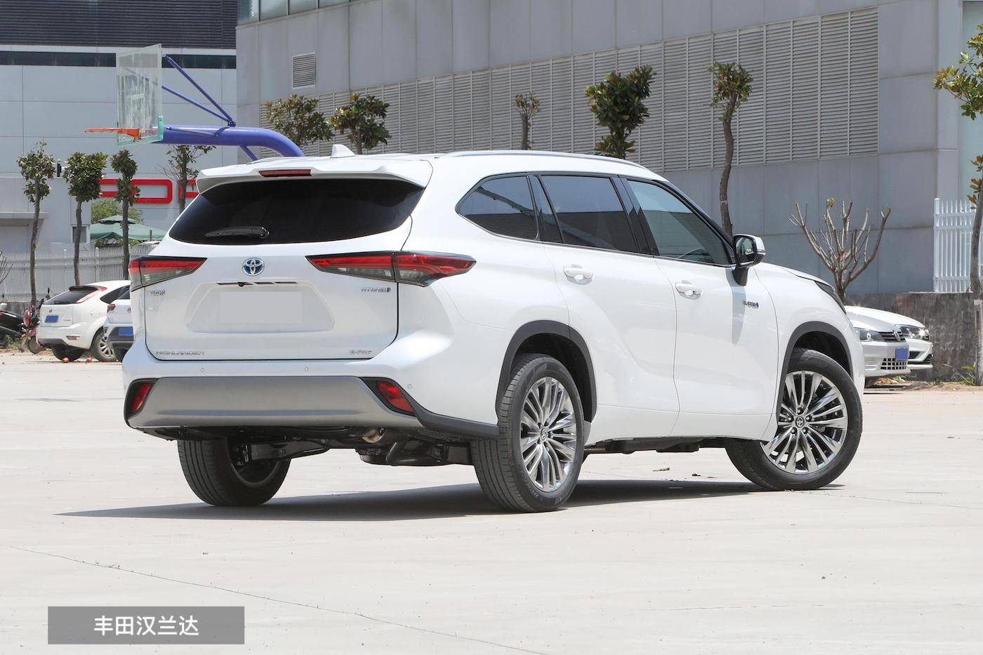 預算32萬左右落地,大眾途昂和豐田漢蘭達,究竟選誰更合適?