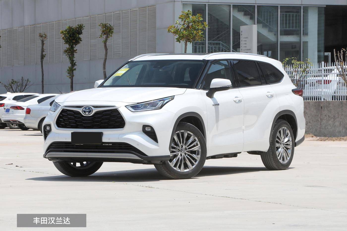 預算32萬左右落地,大眾途昂和豐田漢蘭達,究竟選誰更合適?