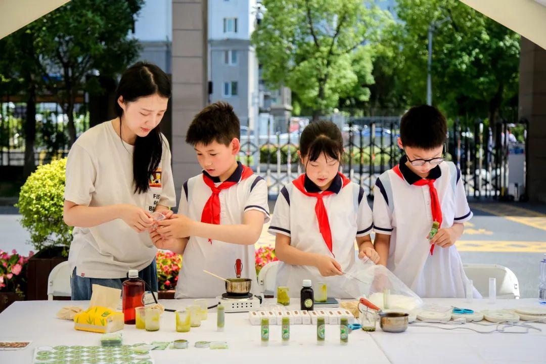 打造創新工坊、轉譯大學課程……嘉定這所小學創新教育成果亮相