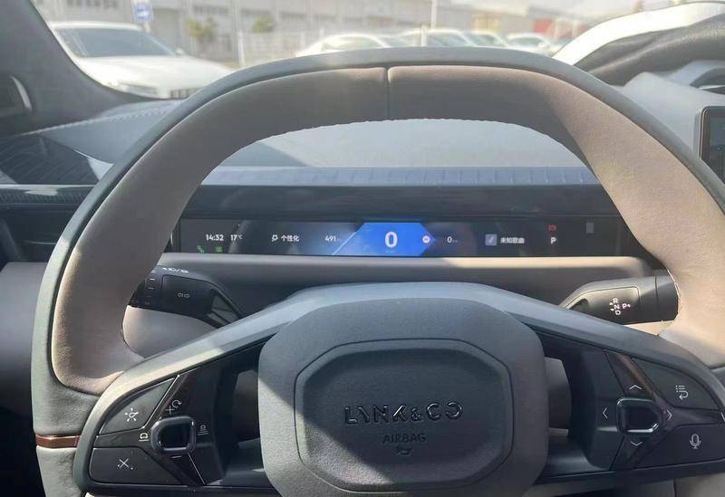 “爆料”領克ZERO內飾諜照!800V+城市NOA,下半年登場