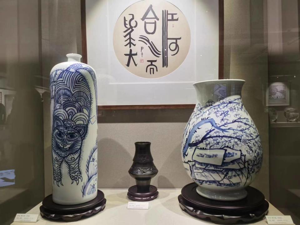 中國陶瓷藝術大師尹干為山東一高校捐贈了626件珍品