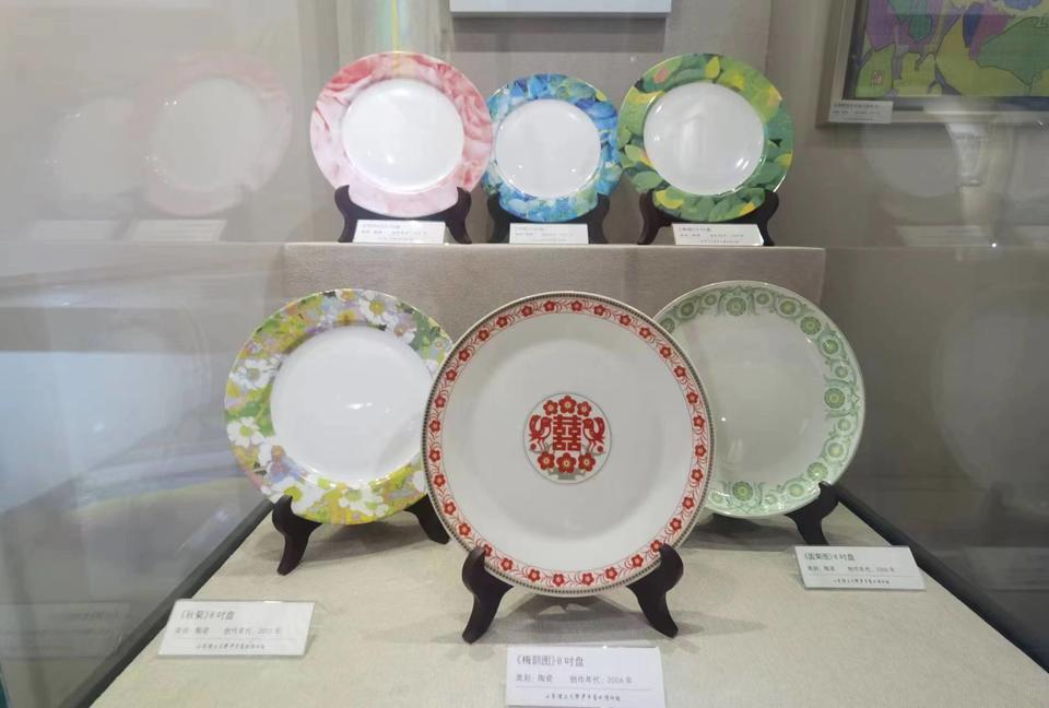 中國陶瓷藝術大師尹干為山東一高校捐贈了626件珍品