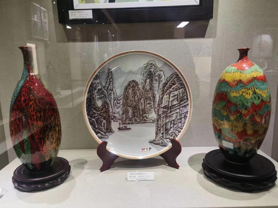 中國陶瓷藝術大師尹干為山東一高校捐贈了626件珍品