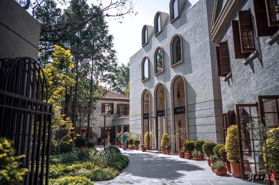 衡山路新添一景,賞花,用餐,咖啡,購物……法式小花園打開方式多