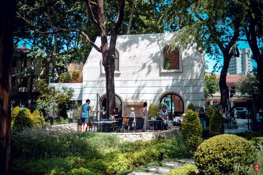 衡山路新添一景,賞花,用餐,咖啡,購物……法式小花園打開方式多