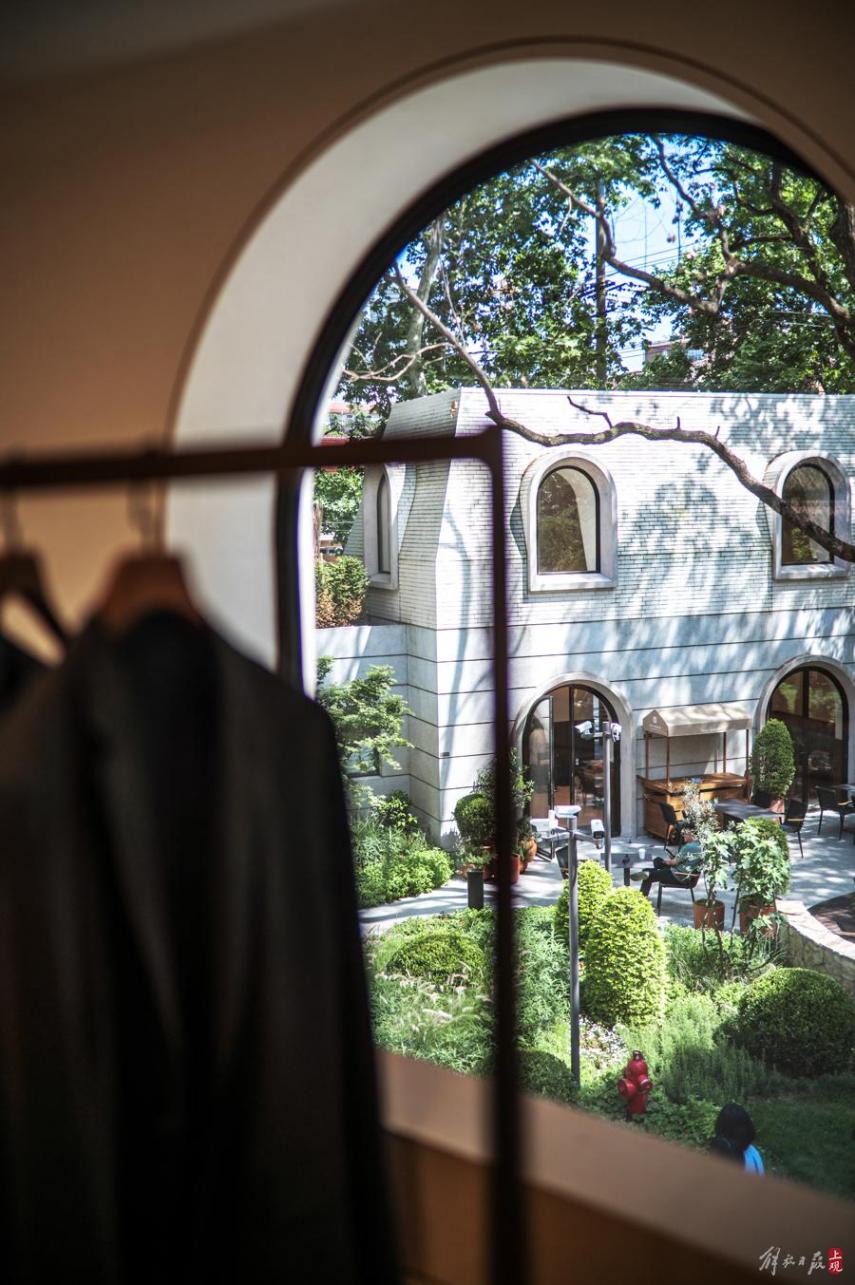 衡山路新添一景,賞花,用餐,咖啡,購物……法式小花園打開方式多