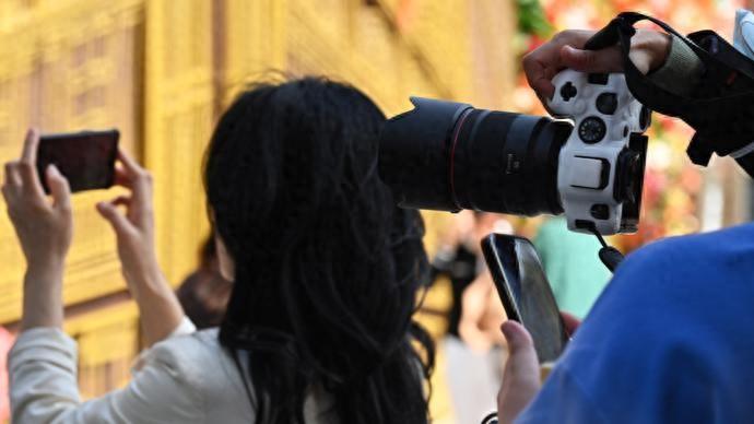 要想成為下一個淄博、天水,不靠技巧靠什么?