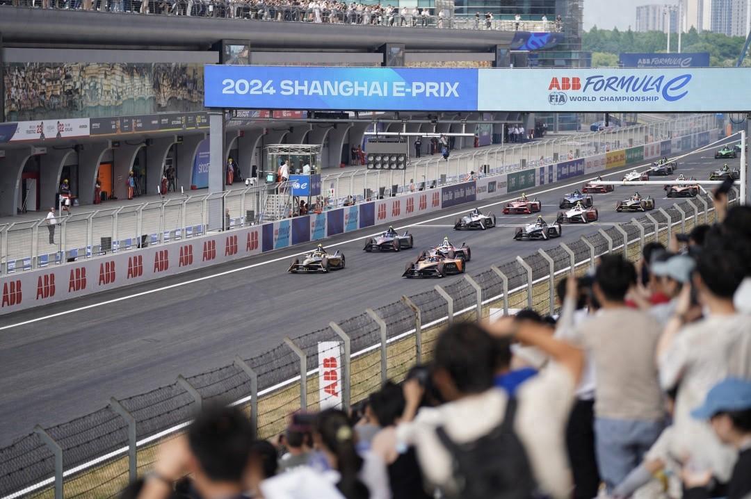 FE電動(dòng)方程式比賽上海站完美收官,保時(shí)捷車隊(duì)達(dá)科斯塔“逆襲”奪冠