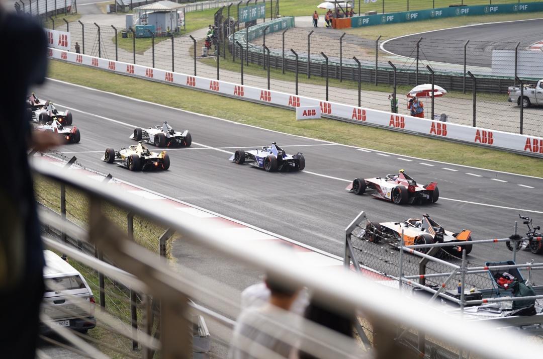 FE電動(dòng)方程式比賽上海站完美收官,保時(shí)捷車隊(duì)達(dá)科斯塔“逆襲”奪冠