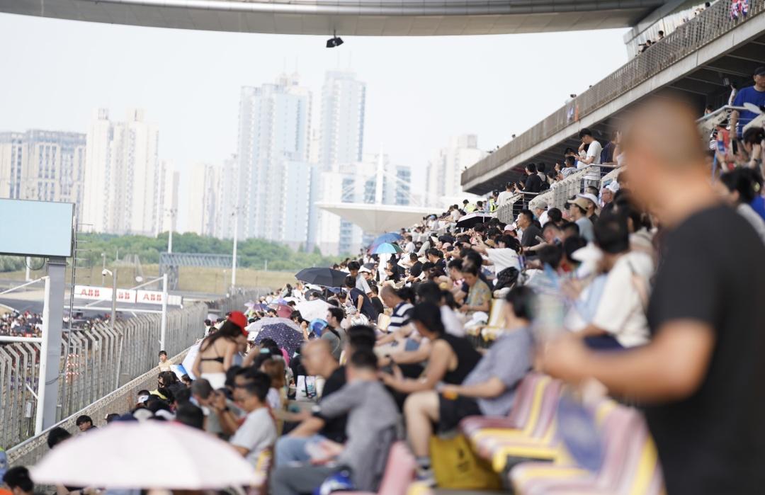 FE電動(dòng)方程式比賽上海站完美收官,保時(shí)捷車隊(duì)達(dá)科斯塔“逆襲”奪冠