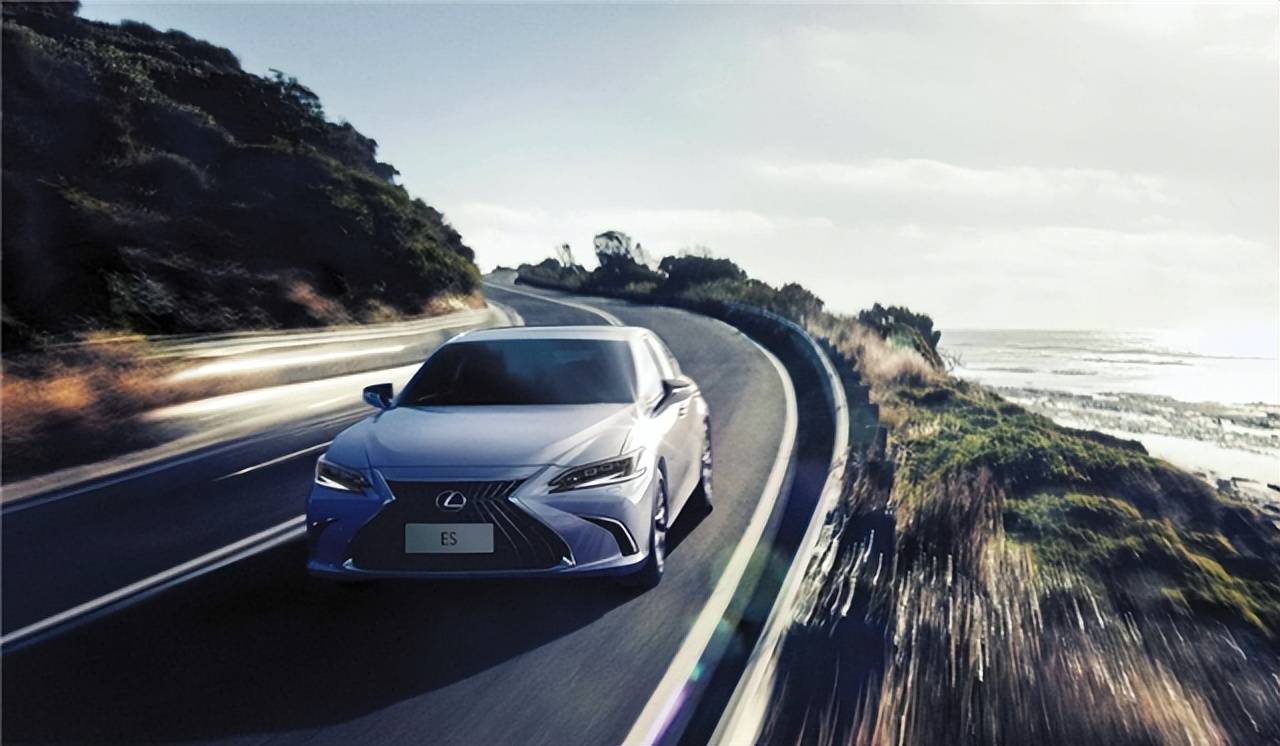 30萬不選雷克薩斯ES選皇冠,這才叫低調的奢華