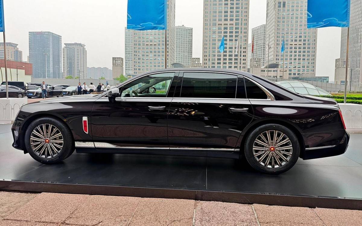 中國(guó)人自己的“賓利”、“勞斯萊斯”!紅旗國(guó)雅實(shí)車(chē)到店,或售110萬(wàn)起