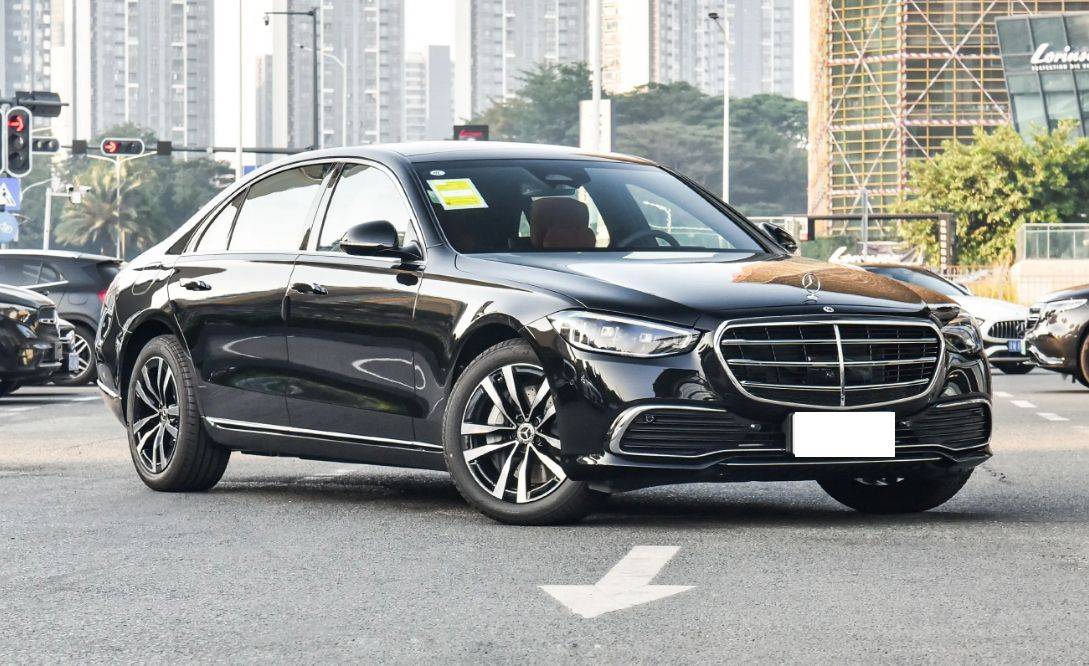 中國(guó)人自己的“賓利”、“勞斯萊斯”!紅旗國(guó)雅實(shí)車(chē)到店,或售110萬(wàn)起