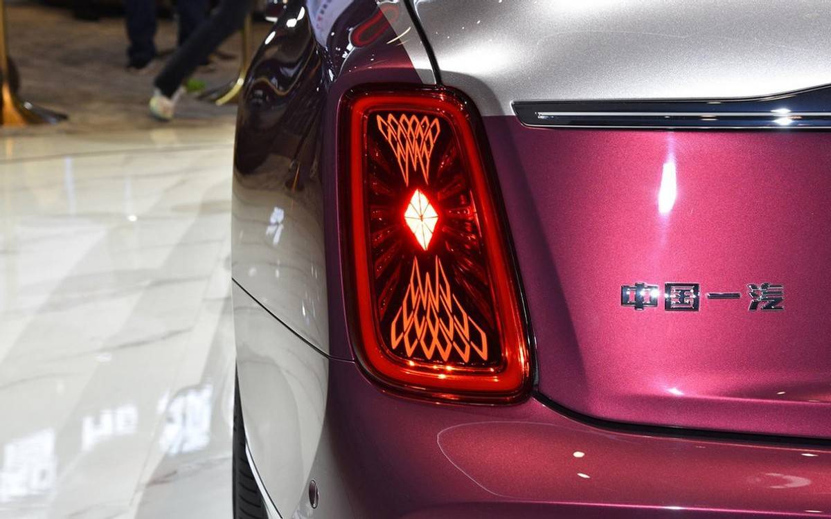 中國(guó)人自己的“賓利”、“勞斯萊斯”!紅旗國(guó)雅實(shí)車(chē)到店,或售110萬(wàn)起