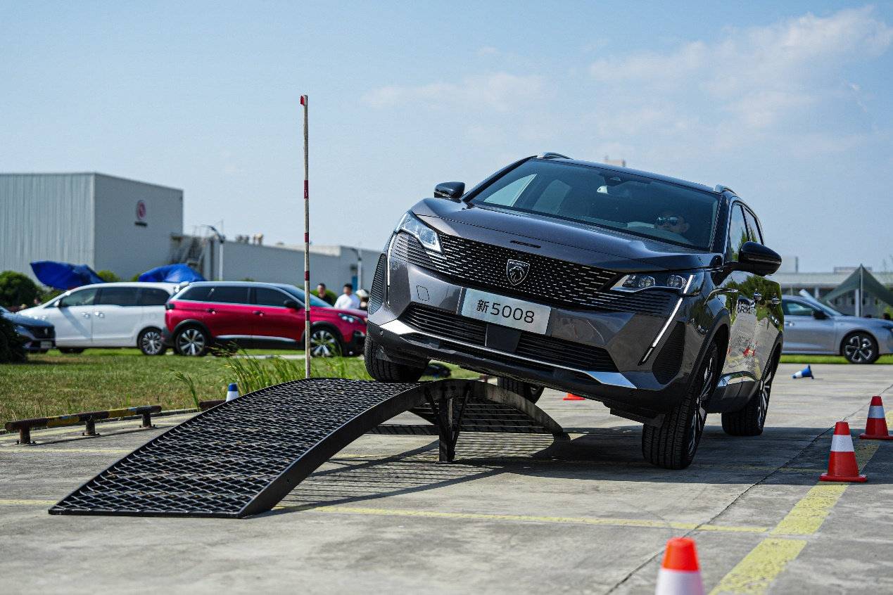 神龍汽車32周年,在駕控體驗中感受“良心車 神龍造”的品質(zhì)內(nèi)涵