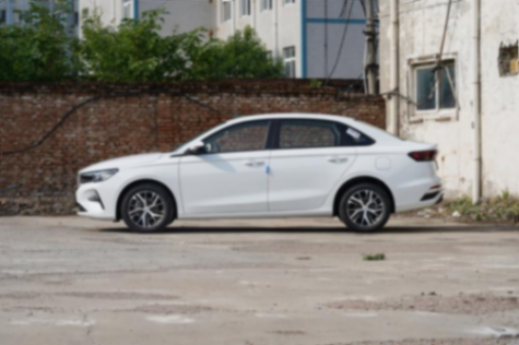 百公里油耗在5.6L,新款吉利帝豪實(shí)車(chē)亮相,換全新LOGO配1.5L+CVT