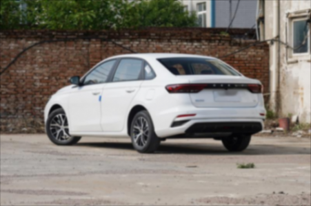 百公里油耗在5.6L,新款吉利帝豪實(shí)車(chē)亮相,換全新LOGO配1.5L+CVT