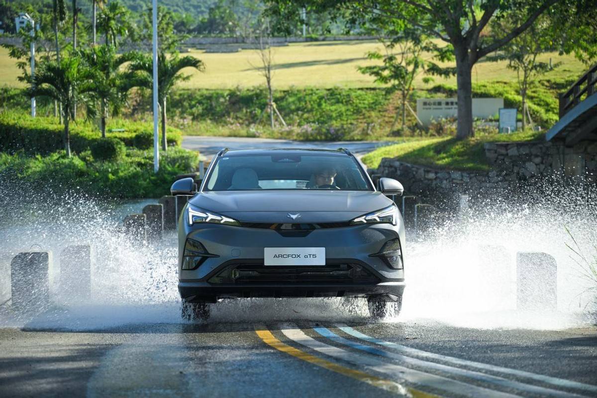 內卷之爭,阿爾法T5能否跑贏零跑C11?