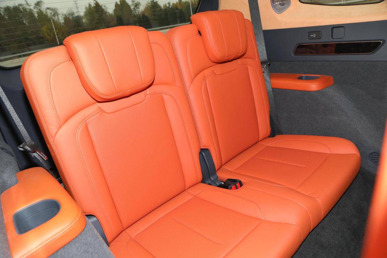 長超5.2米全尺寸SUV,6座,入門即滿配,自動門+空懸+Brembo卡鉗 1f0cef8113ca833275f7a8db0309c41e~2508x0