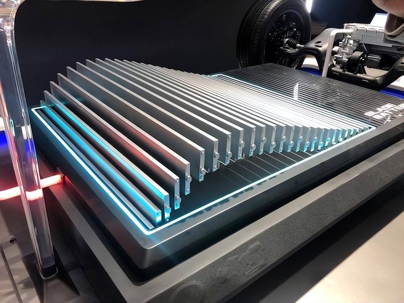 買車開電池盲盒?小米SU7新車電池比亞迪寧德時代二選一