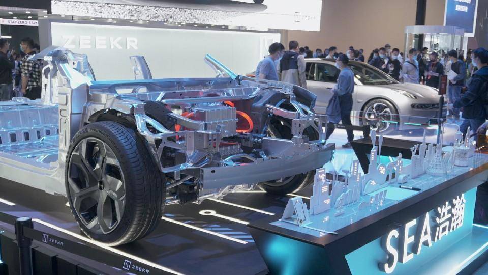 自重2.7噸的極氪MIX,電耗比轎車高0.5Wh,最省電SUV?