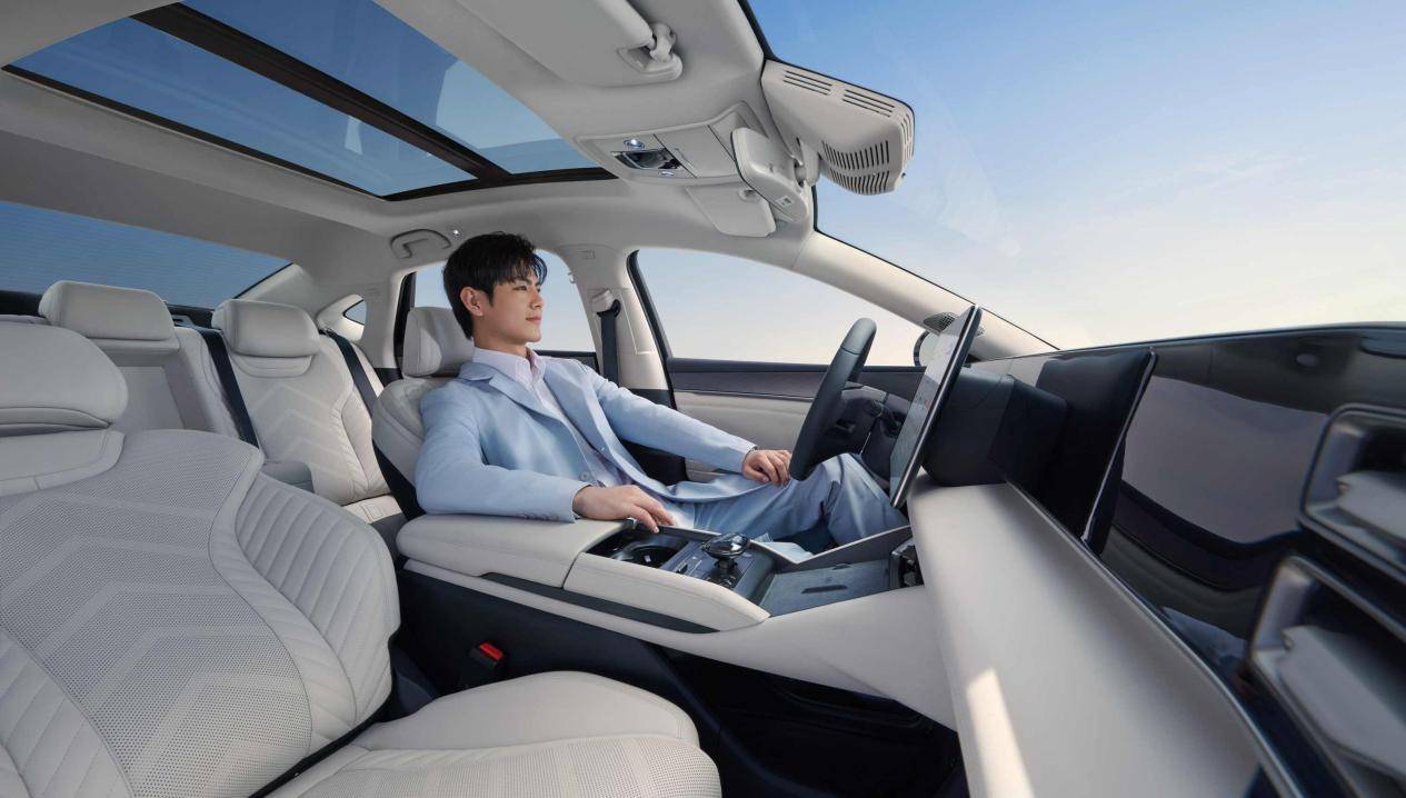 比亞迪的這一場發布會宣布全球混動進入新時代