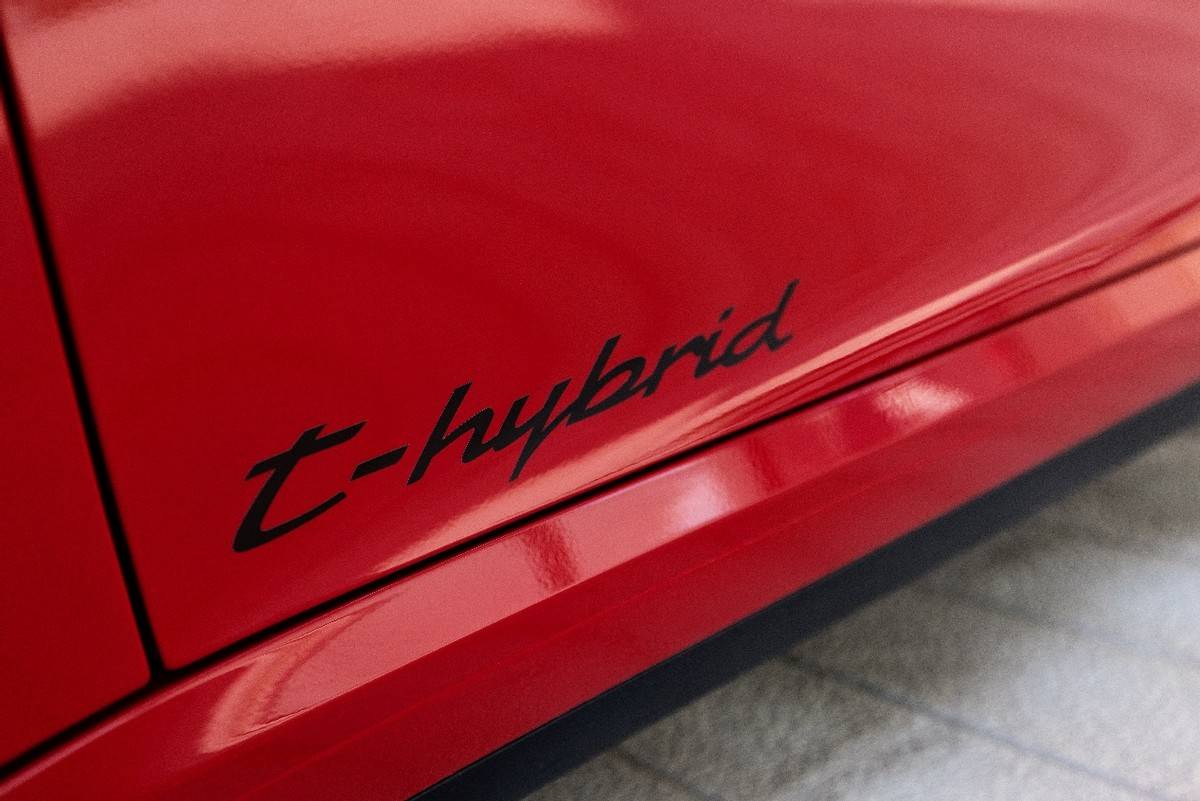 911歷史上首次推出量產(chǎn)高性能混合動(dòng)力車型——911 Carrera GTS