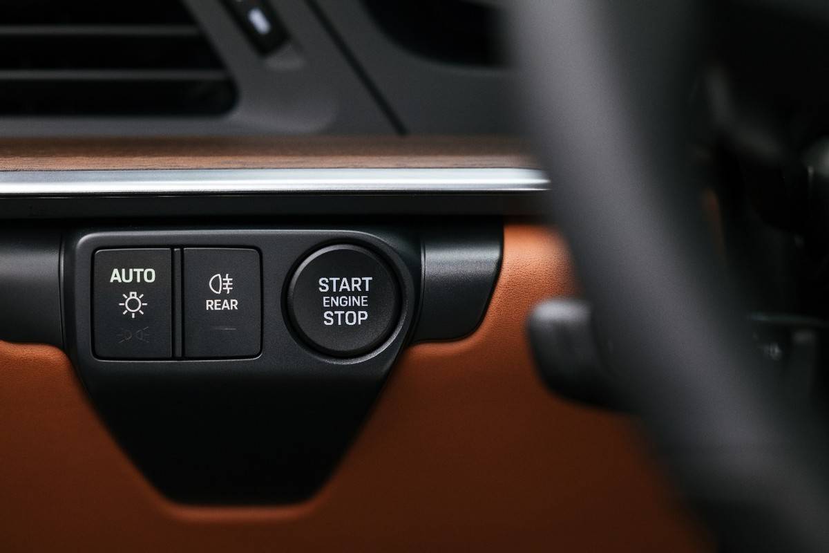 911歷史上首次推出量產(chǎn)高性能混合動(dòng)力車型——911 Carrera GTS