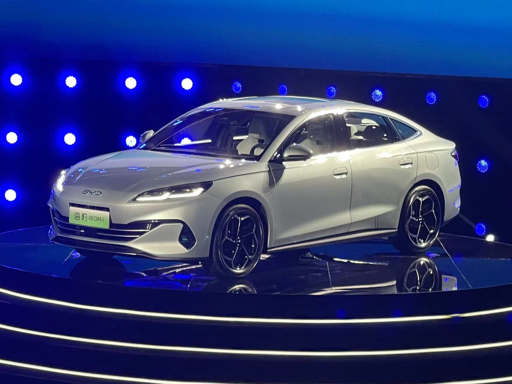 卷價格卷續航,混動市場激戰再升級!比亞迪與豐田同天發布新技術 王傳福:全球插混進入中國時刻