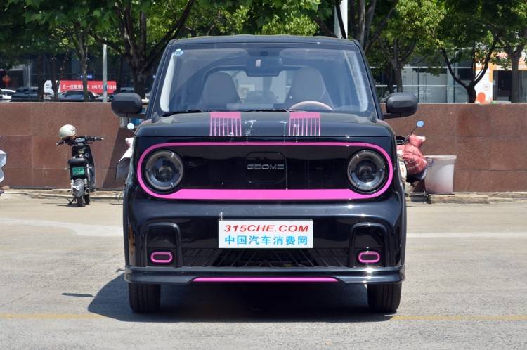 續航200公里,4.69萬的吉利熊貓卡丁值不值得買?