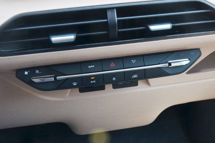 續航200公里,4.69萬的吉利熊貓卡丁值不值得買?