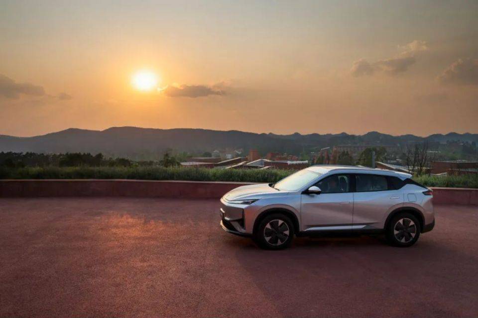 被低估的東風風神L7悄悄抹去了插混與增程的邊界