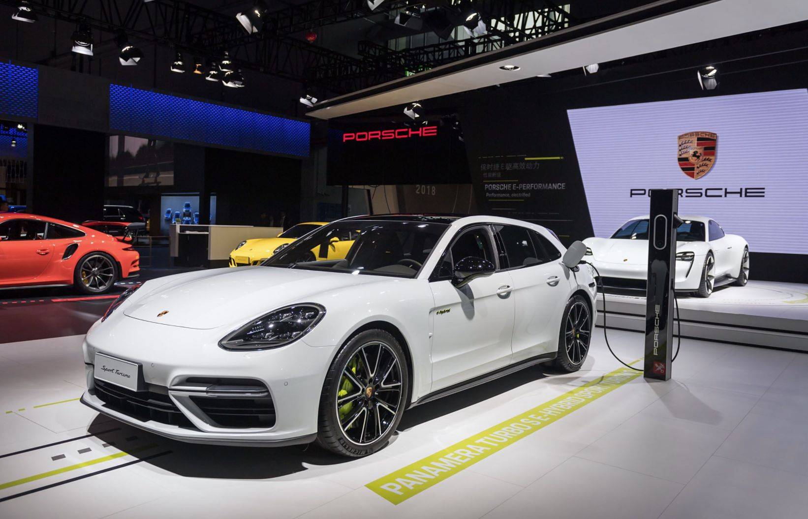 豪華品牌也很難,保時(shí)捷遭經(jīng)銷商“逼宮”,量?jī)r(jià)齊跌壓力很大