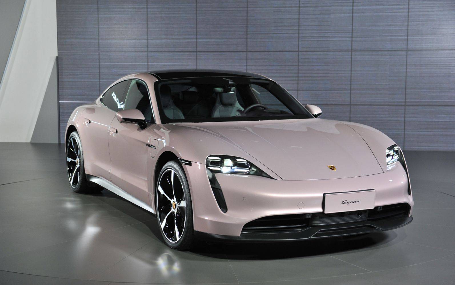 豪華品牌也很難,保時(shí)捷遭經(jīng)銷商“逼宮”,量?jī)r(jià)齊跌壓力很大