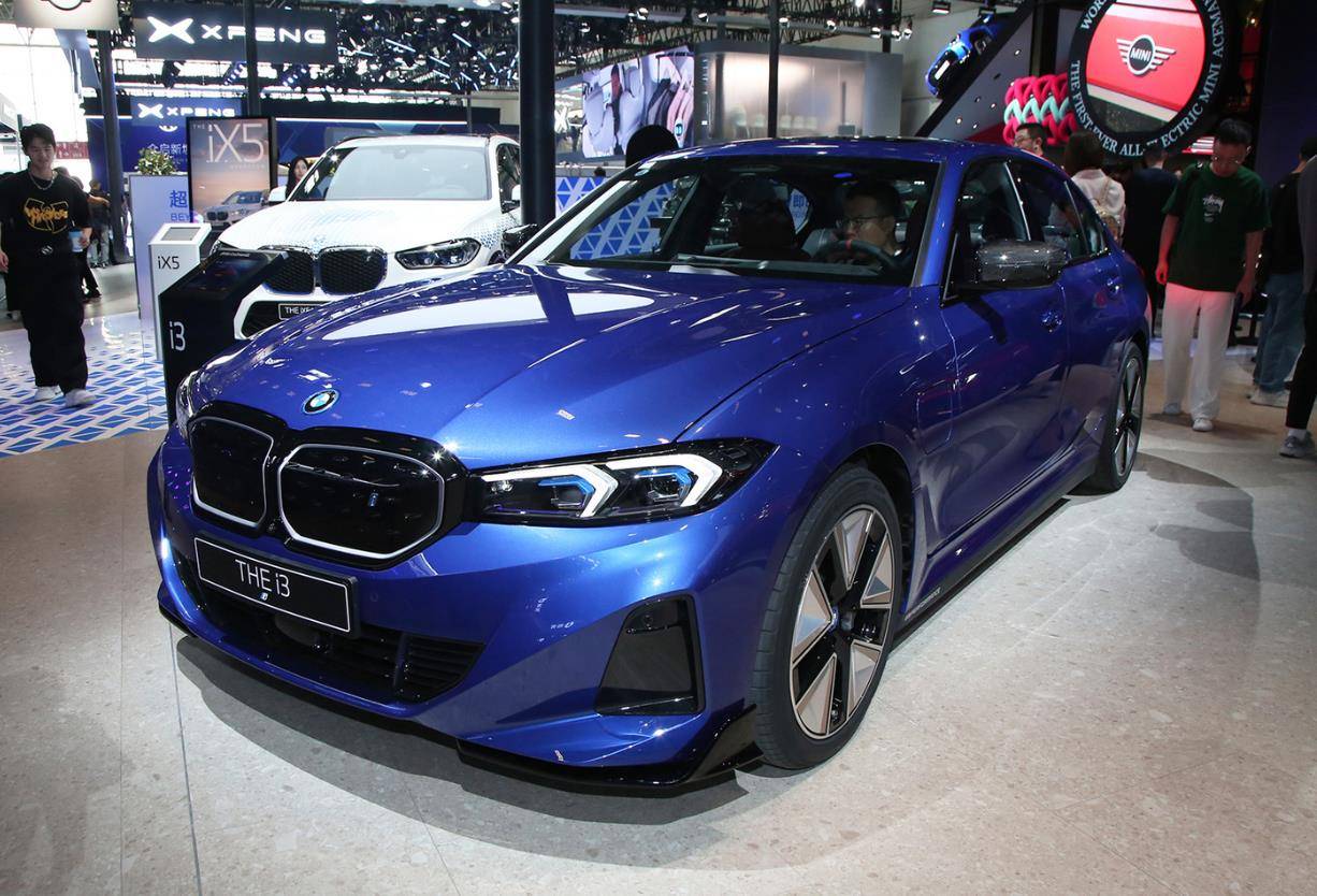 寶馬也慌了!近4.9米純電車不到21萬,加速5.6秒全系空氣懸掛