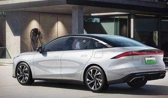 比亞迪和吉利爭“全球最高熱效率”,看熱鬧的都輸了