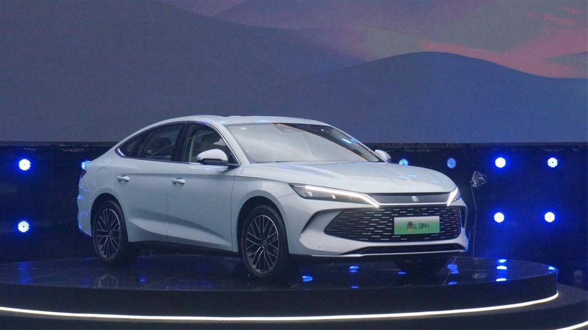 虧電油耗2.9L,比亞迪DM5.0“雙子星”秦L和海豹06,到底有多火?