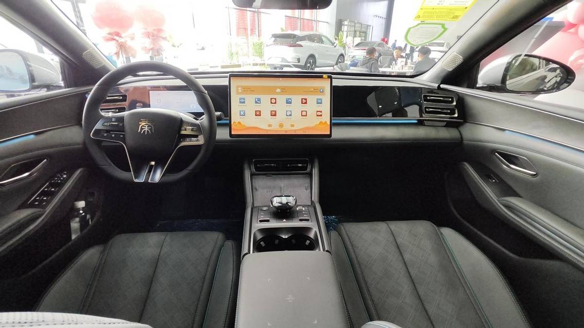 秦L DM-i:天籟雅閣帕薩特,思域雷凌卡羅拉,退退退!