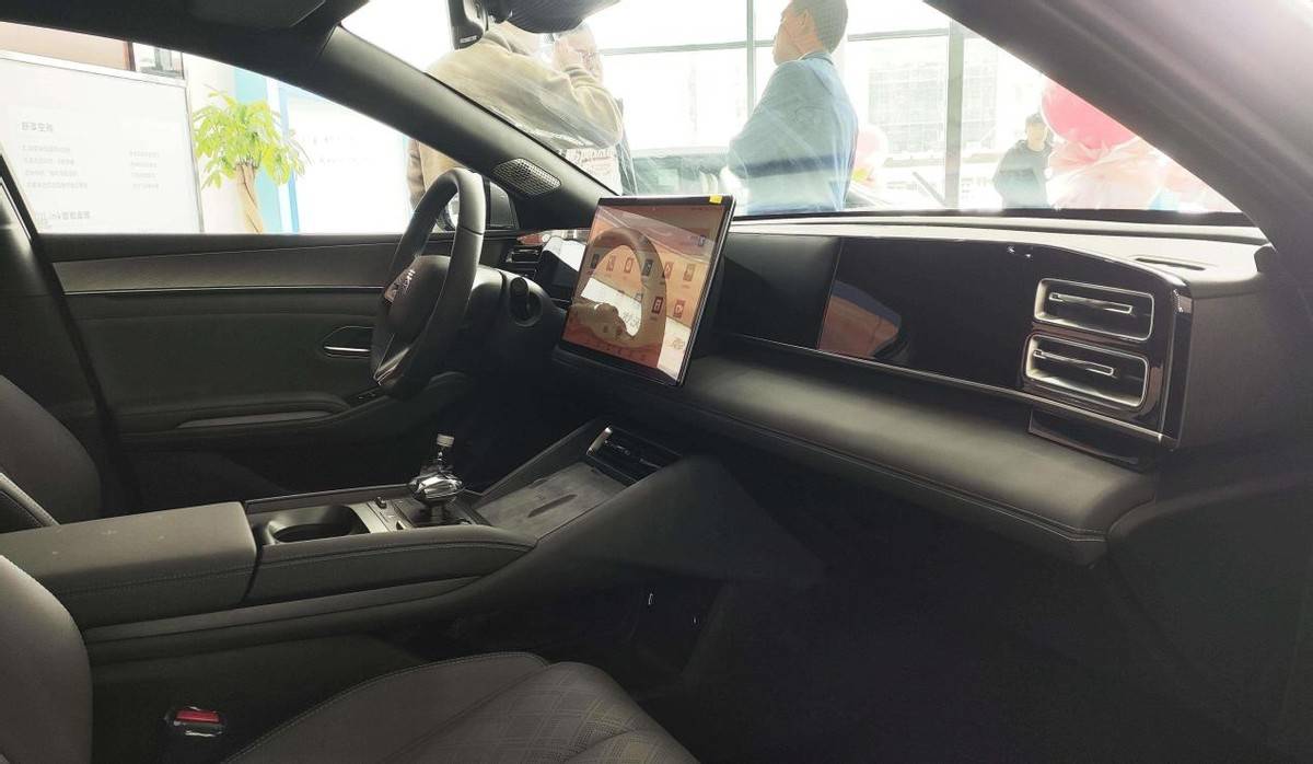 秦L DM-i:天籟雅閣帕薩特,思域雷凌卡羅拉,退退退!