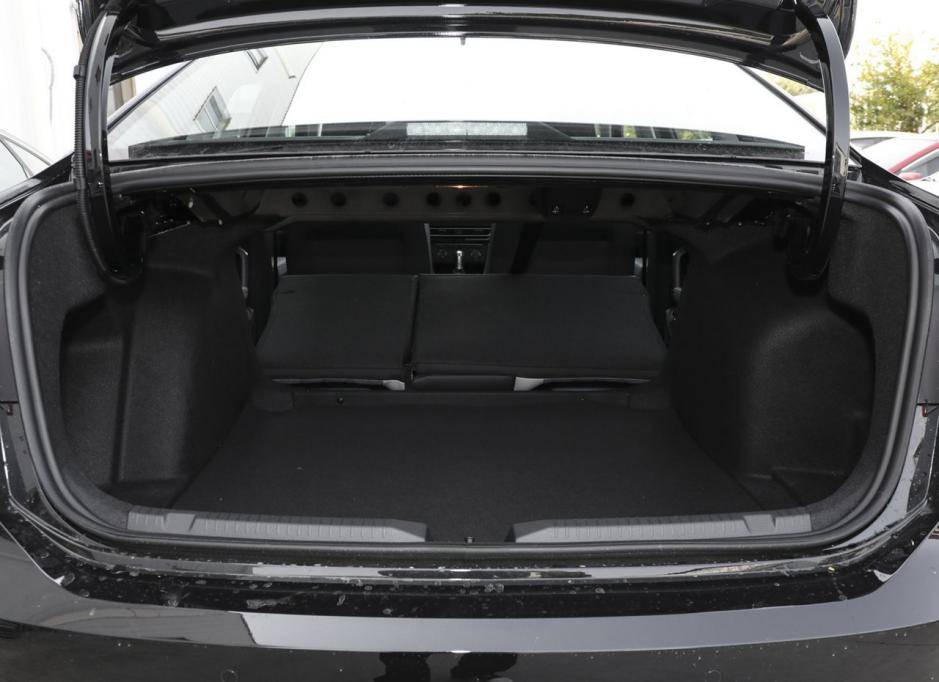 破罐子但不破摔,大眾朗逸無改變,銷量卻依然名列前茅