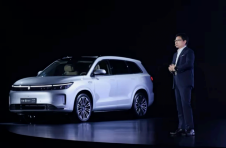 余承東:不能買了不是華為智駕的版本,不管場景開,然后狂黑我們