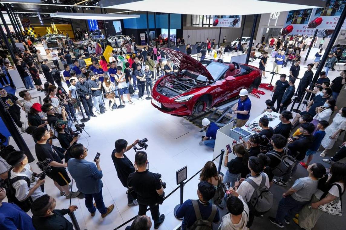 驚!全球零距離首次車展現場拆車,就在粵港澳車展MG展臺